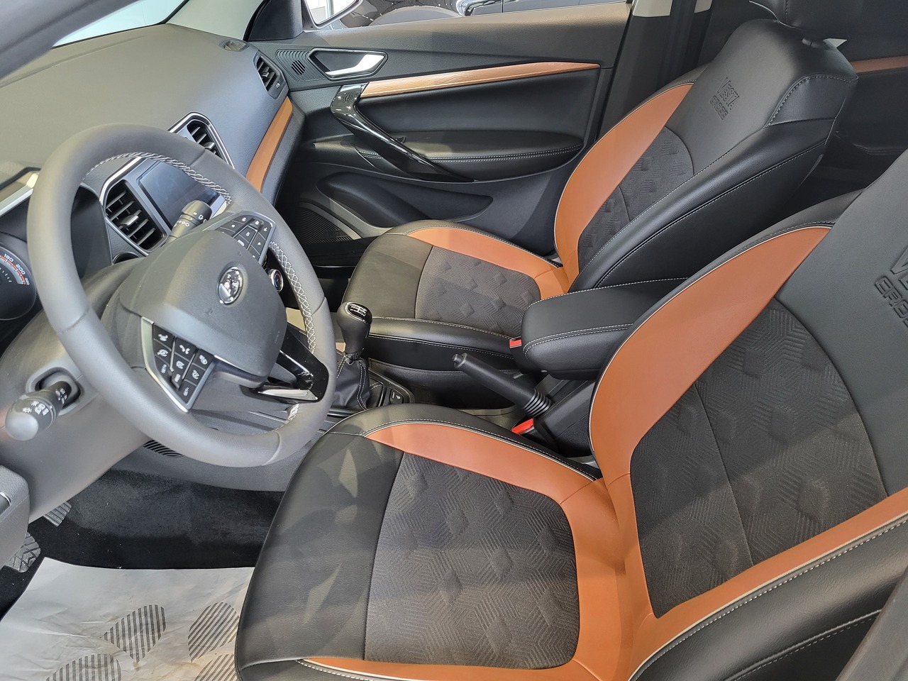 Легковой автотранспорт - Vesta Cross 1.6 MT (106 л.с.)