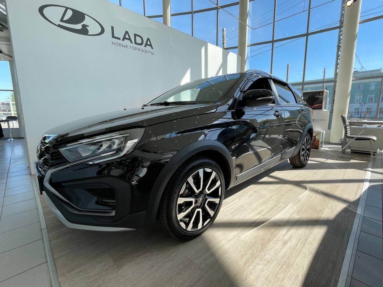 Легковой автотранспорт - Vesta SW Cross 1.8 CVT (122 л.с.)