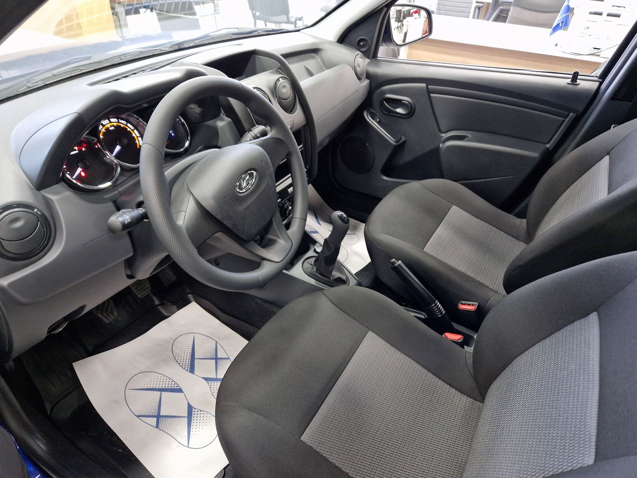 Легковой автотранспорт - LADA Largus 1.6 MT (90 л.с.)