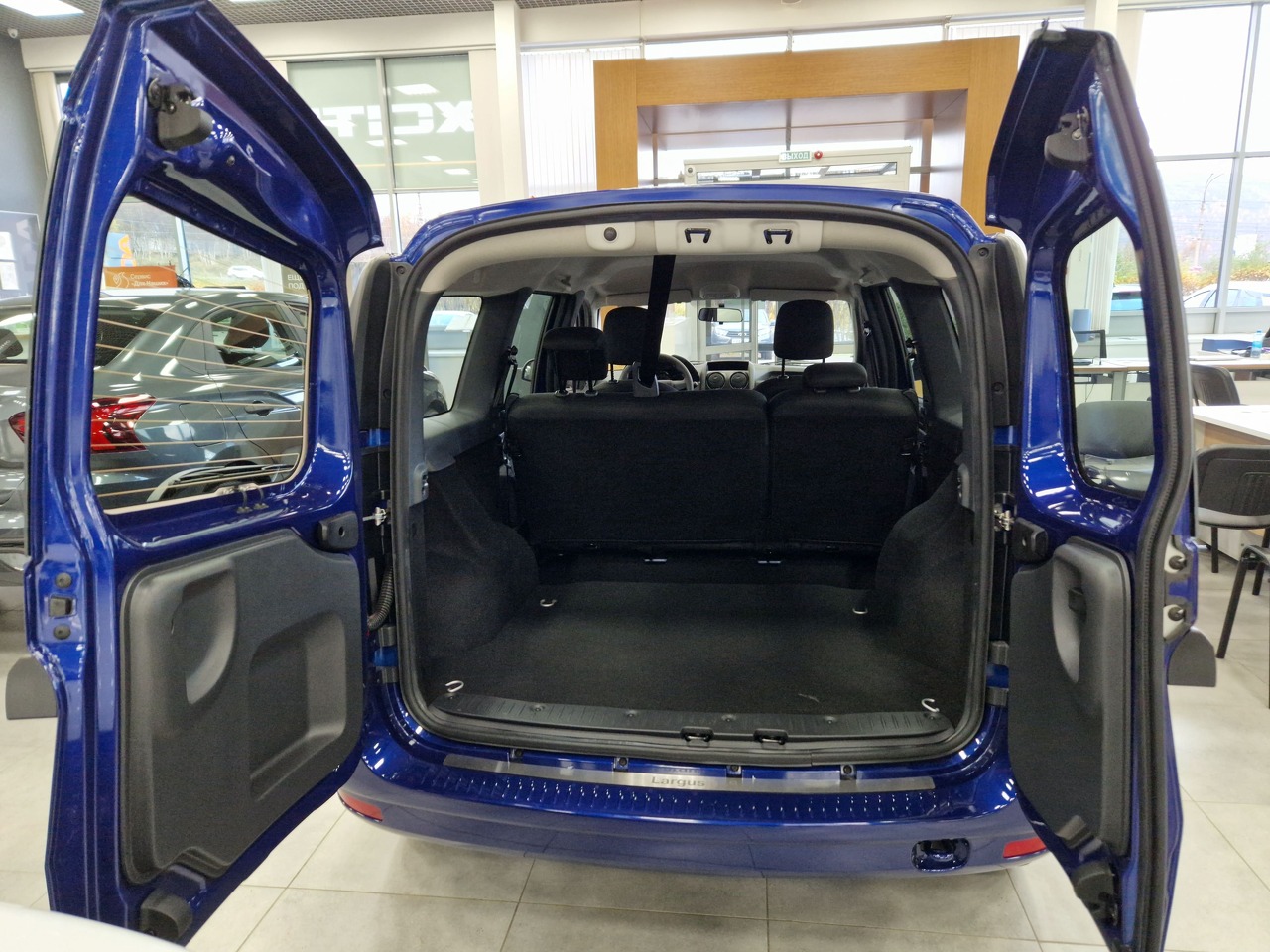 Легковой автотранспорт - LADA Largus 1.6 MT (90 л.с.)