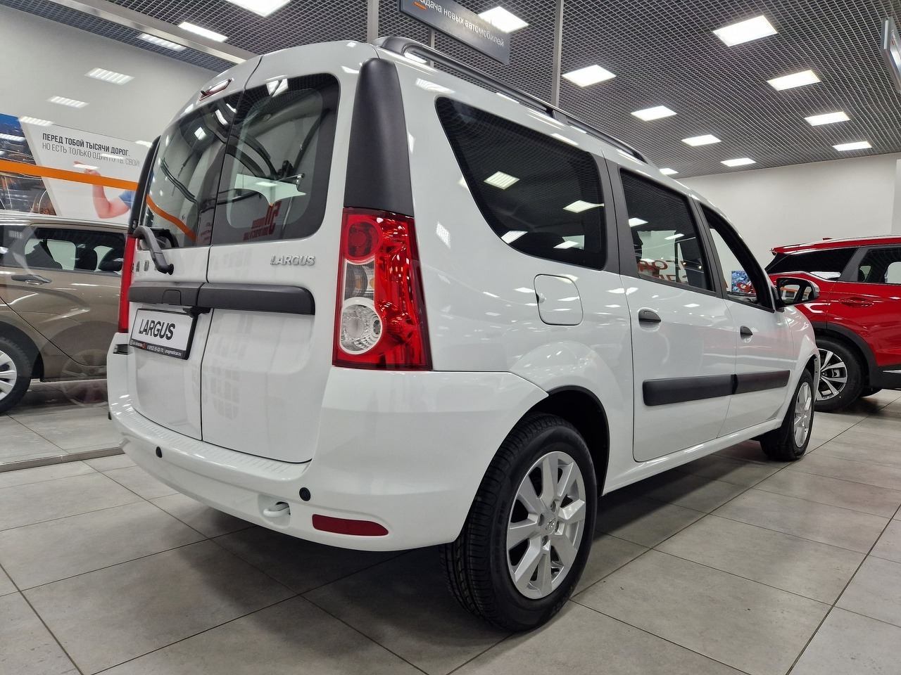 Легковой автотранспорт - LADA Largus 1.6 MT (106 л.с.)