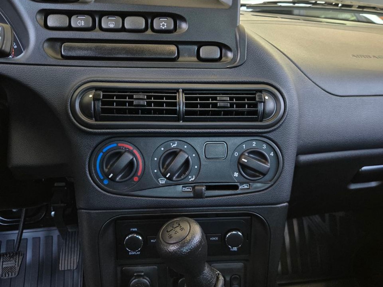 Легковой автотранспорт - LADA Niva Travel 1.7 MT (83 л.с.) 4WD