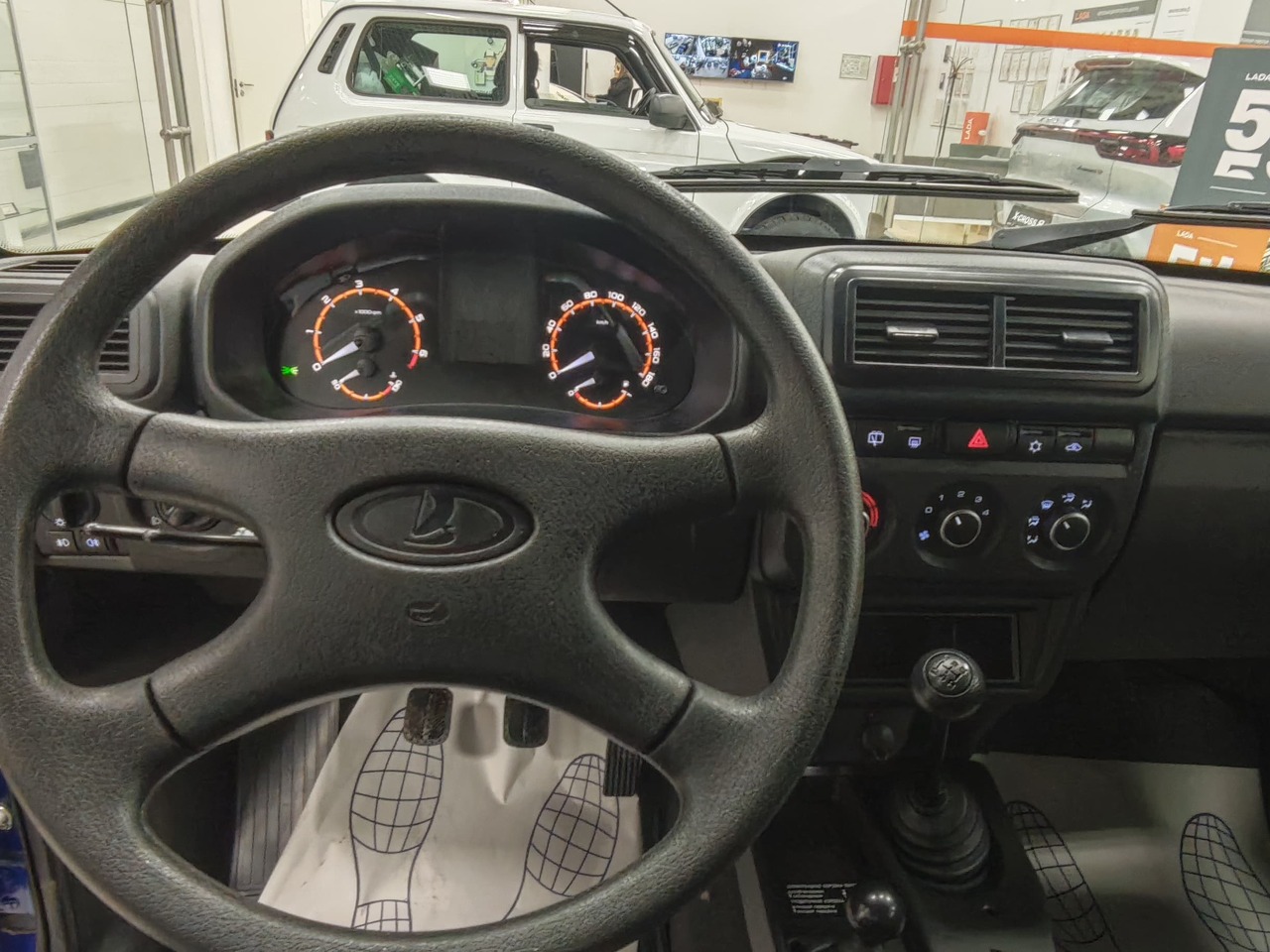 Легковой автотранспорт - LADA Niva Legend 1.7 MT (83 л.с.) 4WD