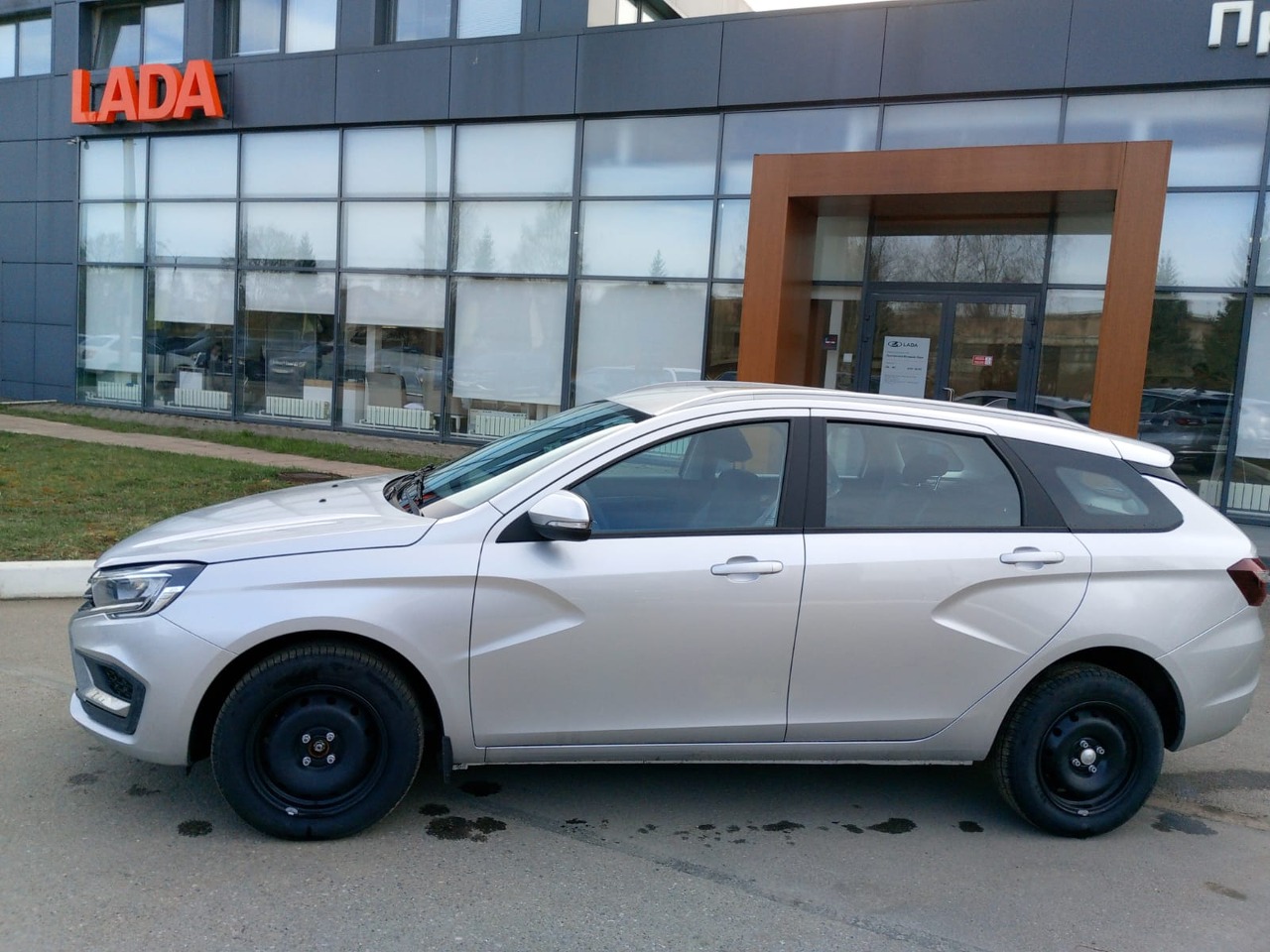 Легковой автотранспорт - LADA Vesta SW 1.6 CVT (106 л.с.)