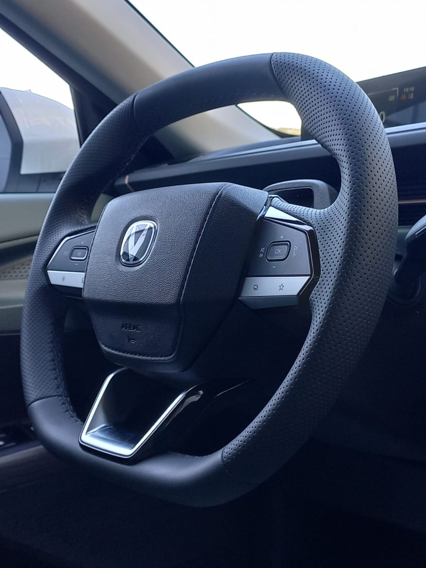 Легковой автотранспорт - CHANGAN Lamore 1.5 AMT (166 л.с.)