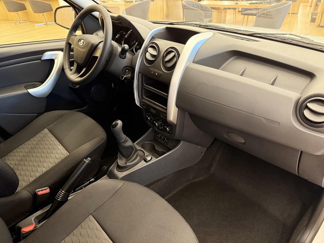 Легковой автотранспорт - LADA Largus 1.6 MT (106 л.с.)