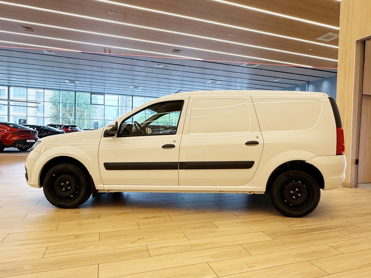 Легковой автотранспорт - LADA Largus 1.6 MT (106 л.с.)