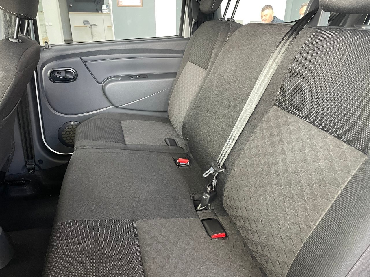 Легковой автотранспорт - LADA Largus 1.6 MT (90 л.с.)