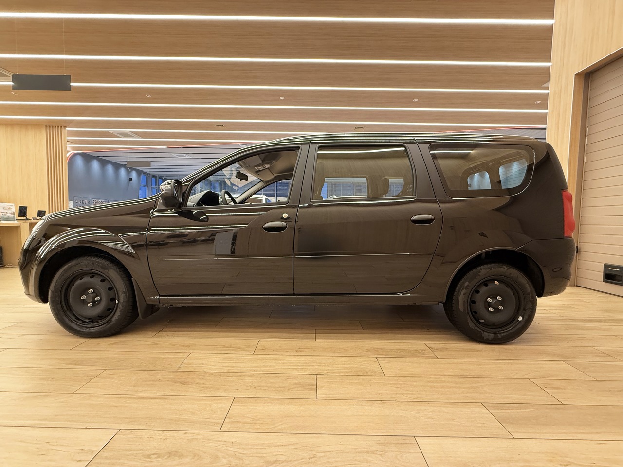 Легковой автотранспорт - LADA Largus 1.6 MT (90 л.с.)