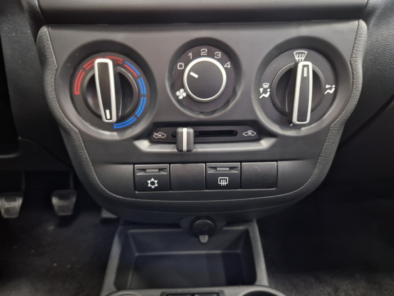 Легковой автотранспорт - LADA Granta 1.6 MT (90 л.с.)