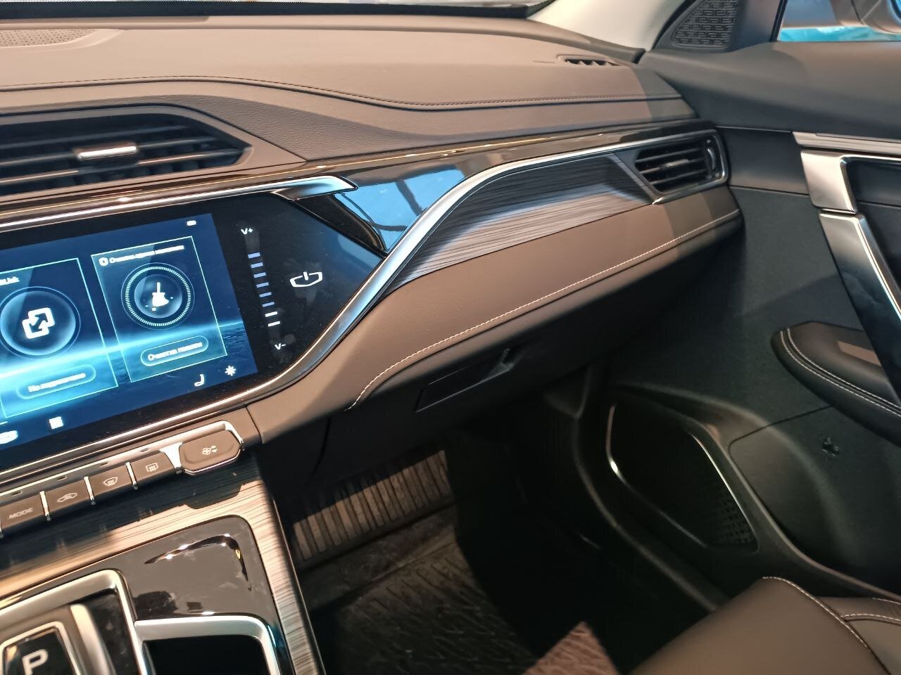 Легковой автотранспорт - GEELY Atlas Pro 