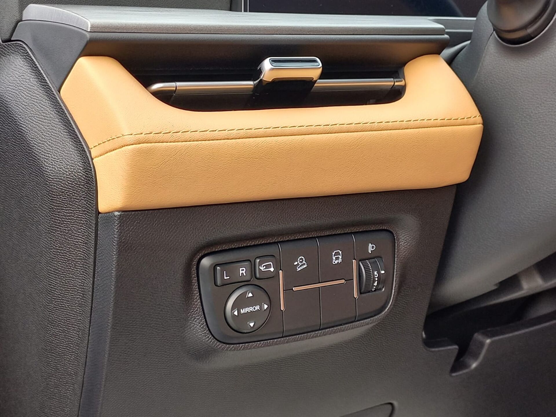 Легковой автотранспорт - CHANGAN Hunter Plus 2.0 AT (226 л.с.) 4WD