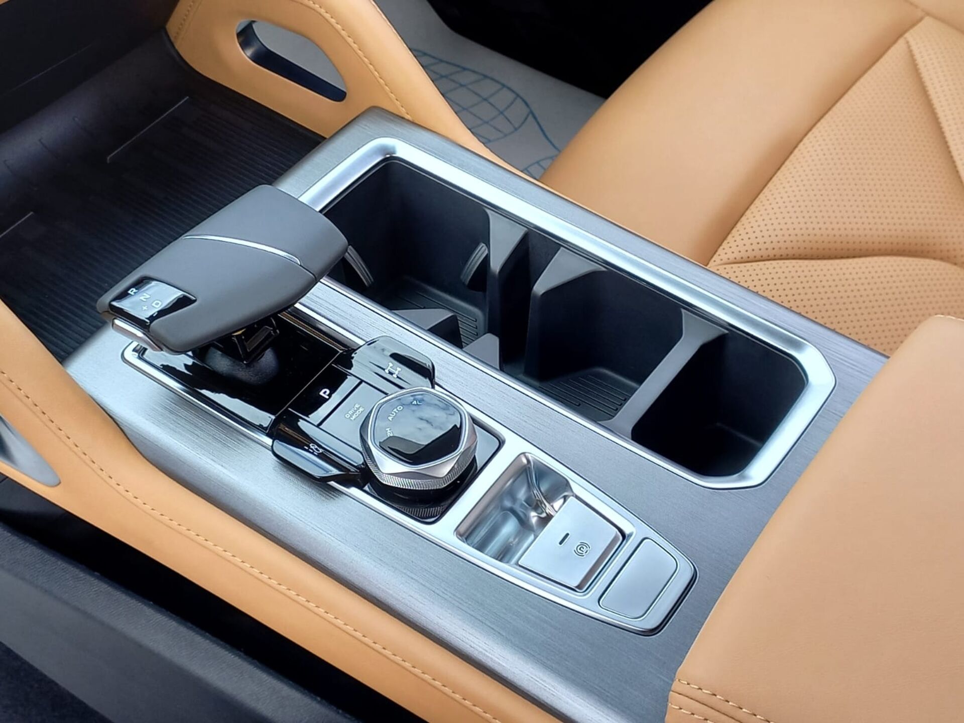 Легковой автотранспорт - CHANGAN Hunter Plus 2.0 AT (226 л.с.) 4WD