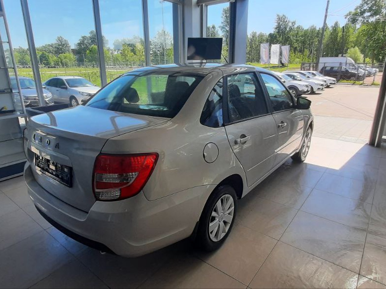 Легковой автотранспорт - LADA Granta 1.6 MT (90 л.с.)