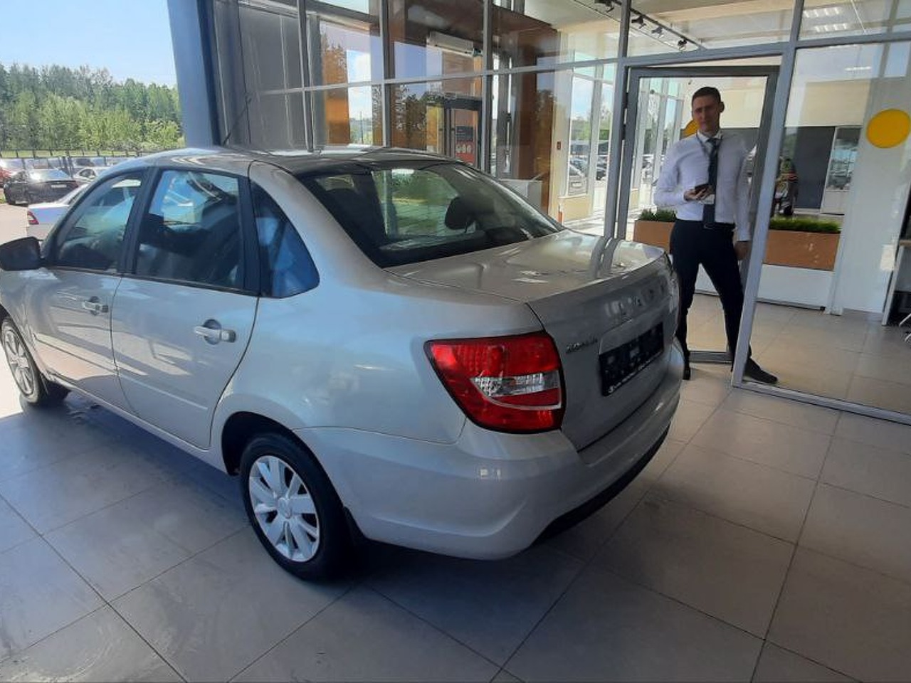 Легковой автотранспорт - LADA Granta 1.6 MT (90 л.с.)