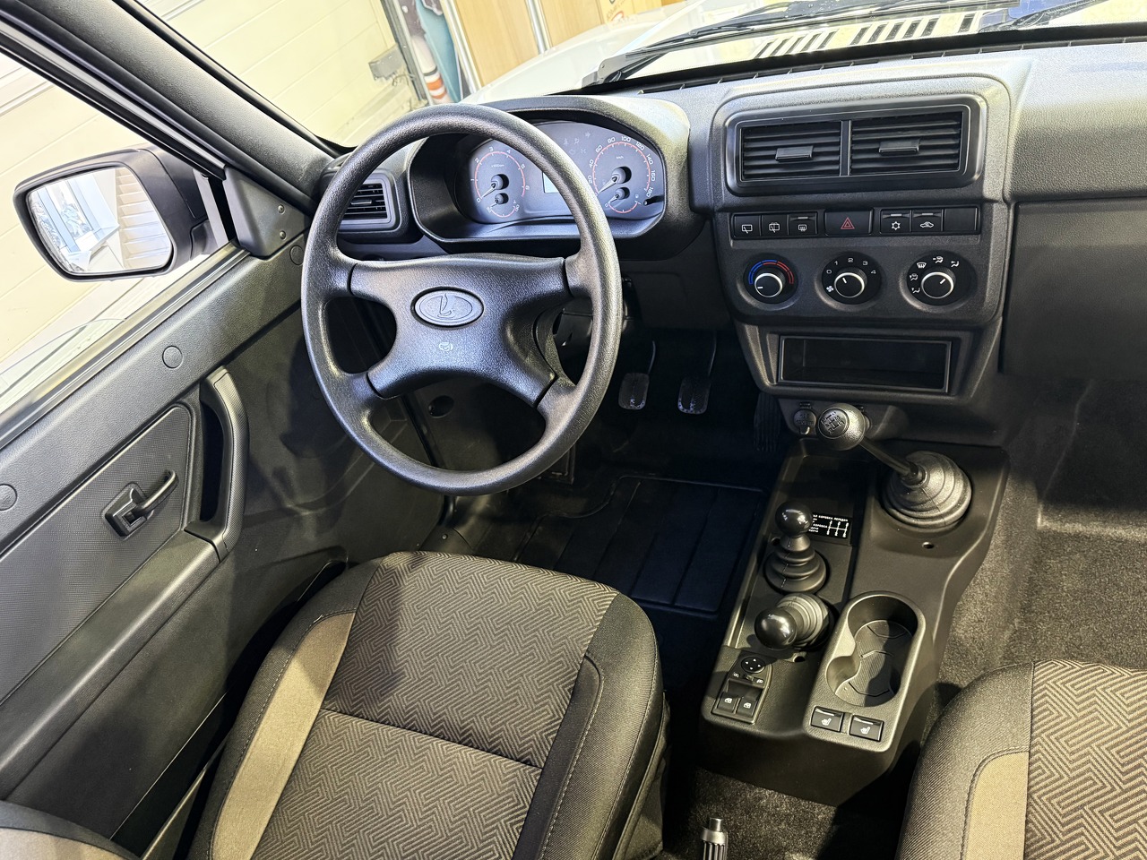 Легковой автотранспорт - LADA Niva Legend 1.7 MT (83 л.с.) 4WD