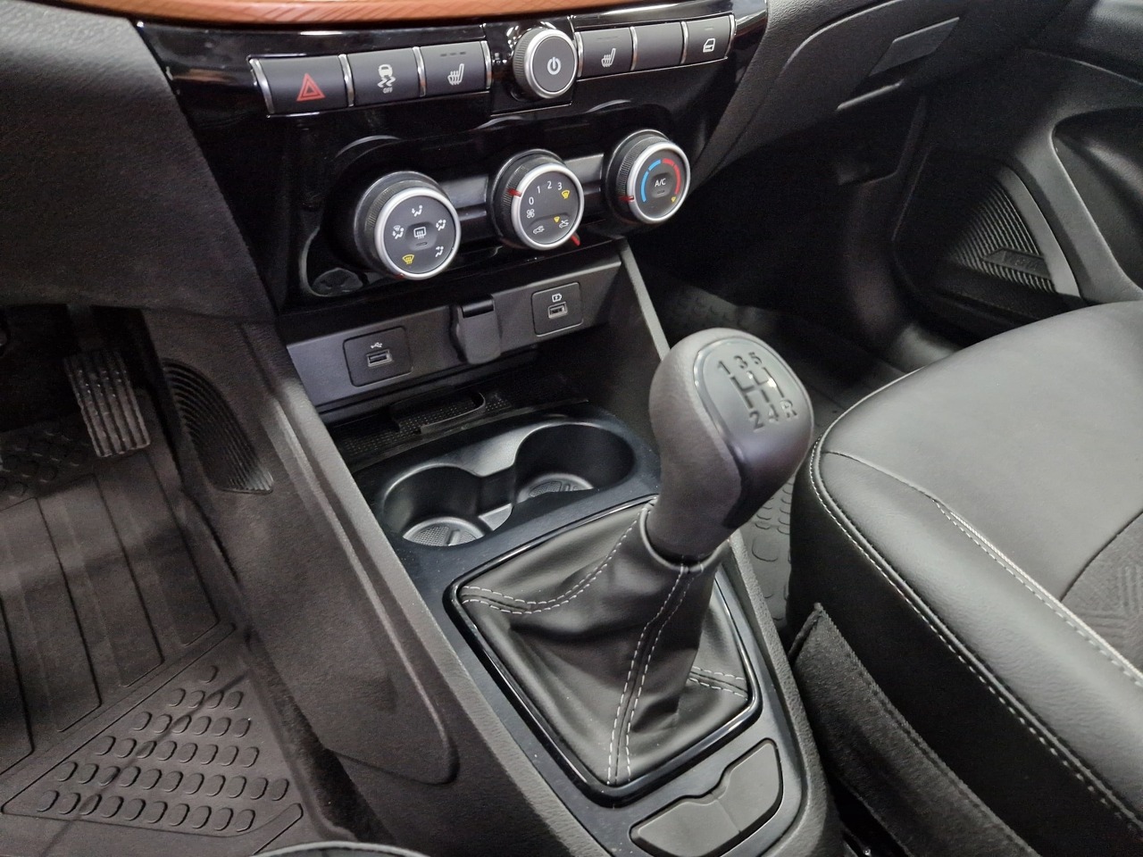 Легковой автотранспорт - LADA Vesta SW Cross 1.6 MT (106 л.с.)