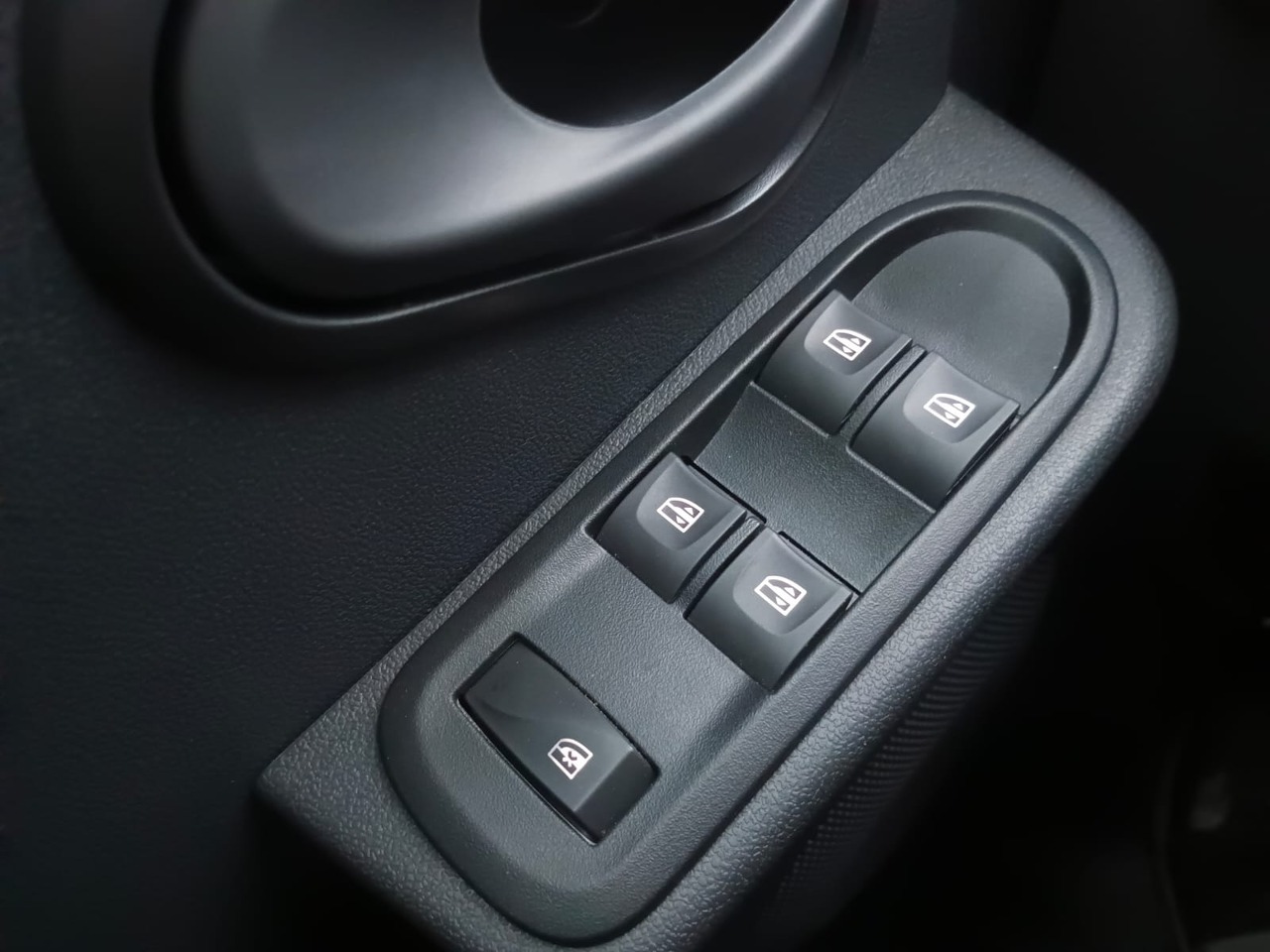 Легковой автотранспорт - LADA Largus 1.6 MT (90 л.с.)