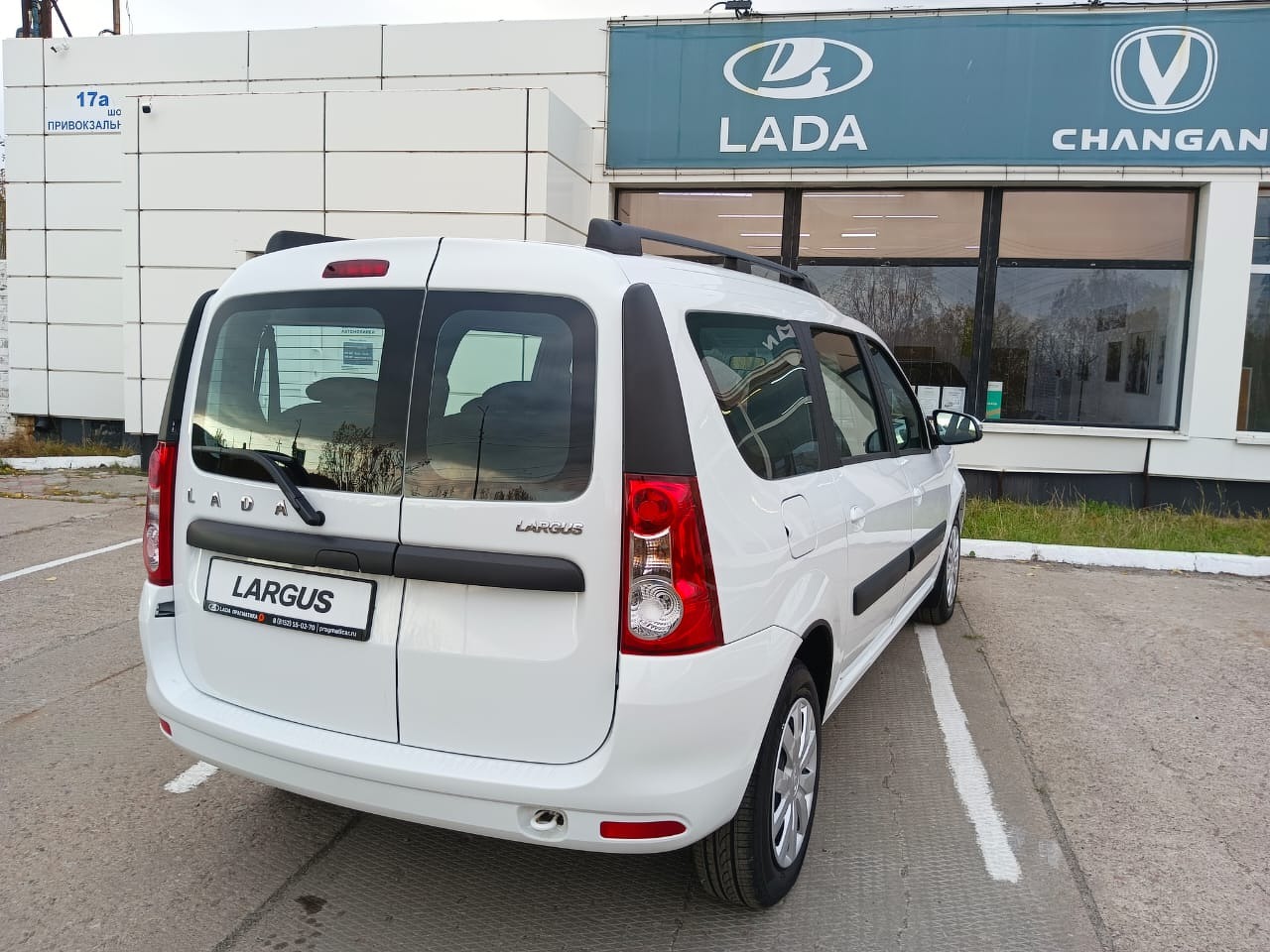 Легковой автотранспорт - LADA Largus 1.6 MT (90 л.с.)