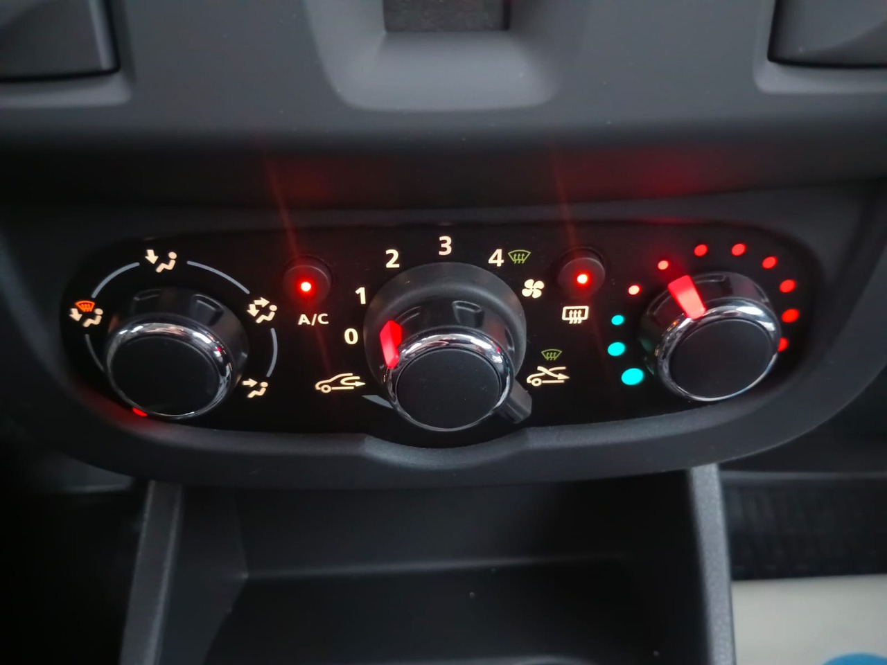 Легковой автотранспорт - LADA Largus 1.6 MT (90 л.с.)