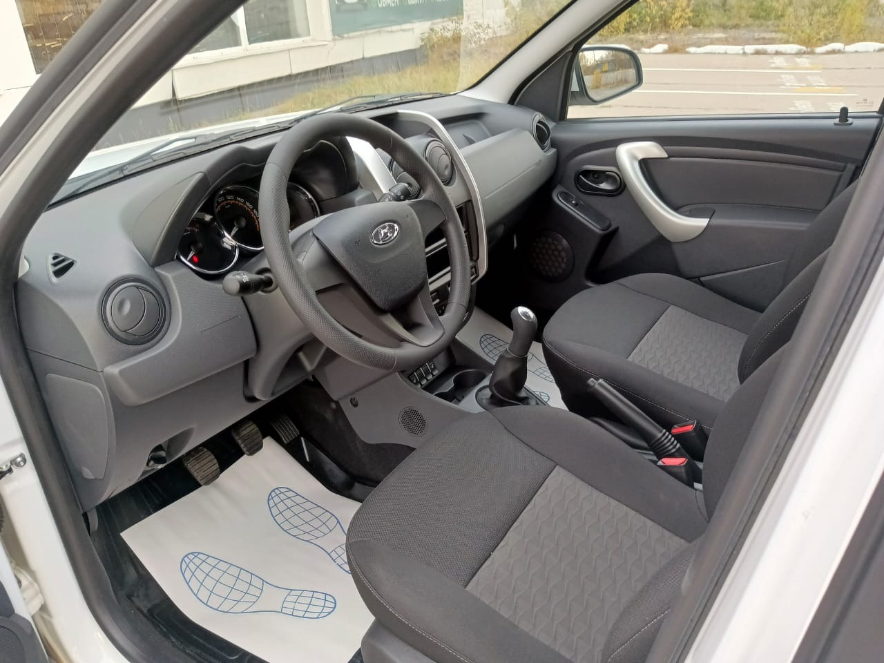 Легковой автотранспорт - LADA Largus 1.6 MT (90 л.с.)