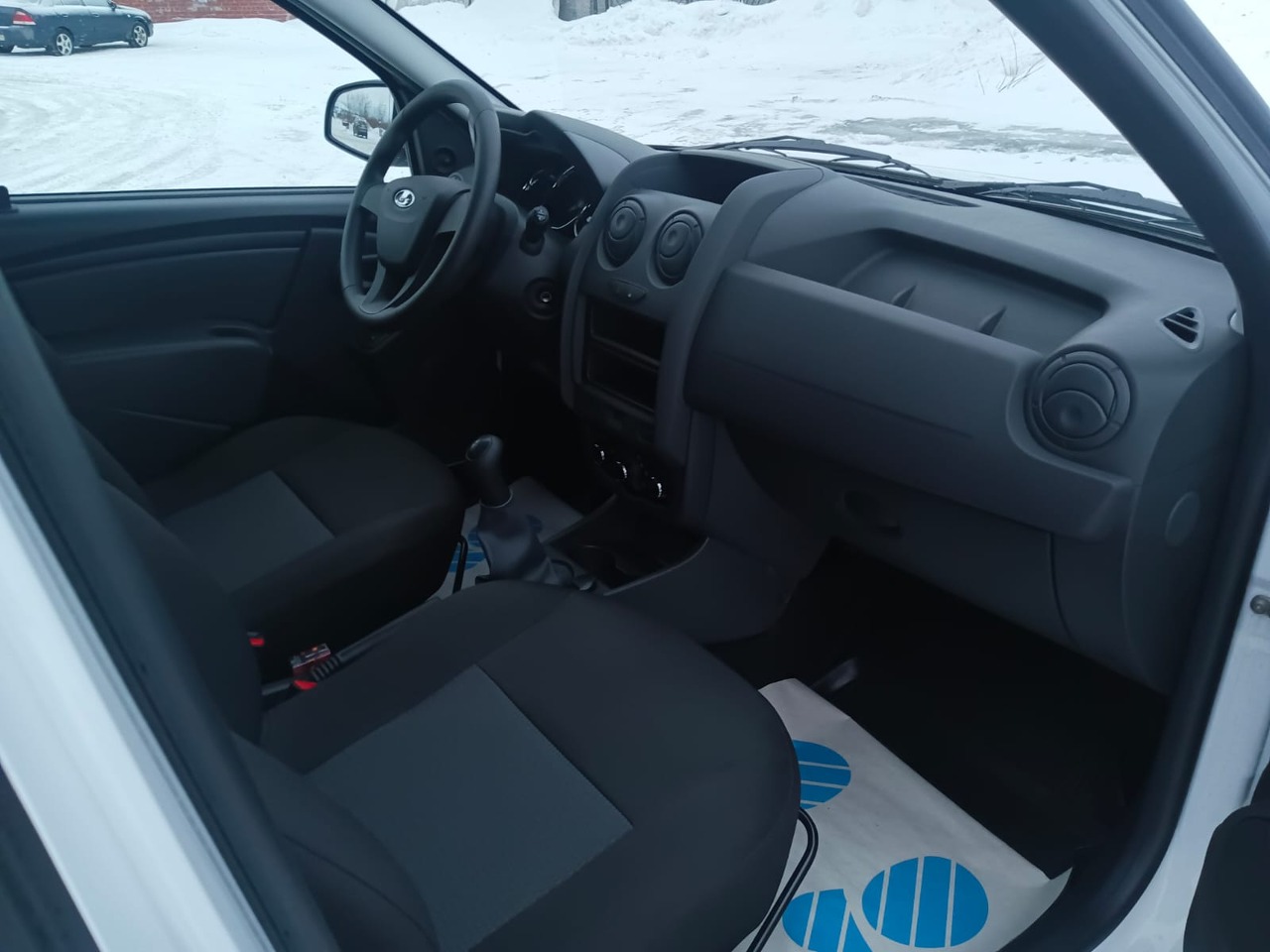 Легковой автотранспорт - LADA Largus 1.6 MT (90 л.с.)