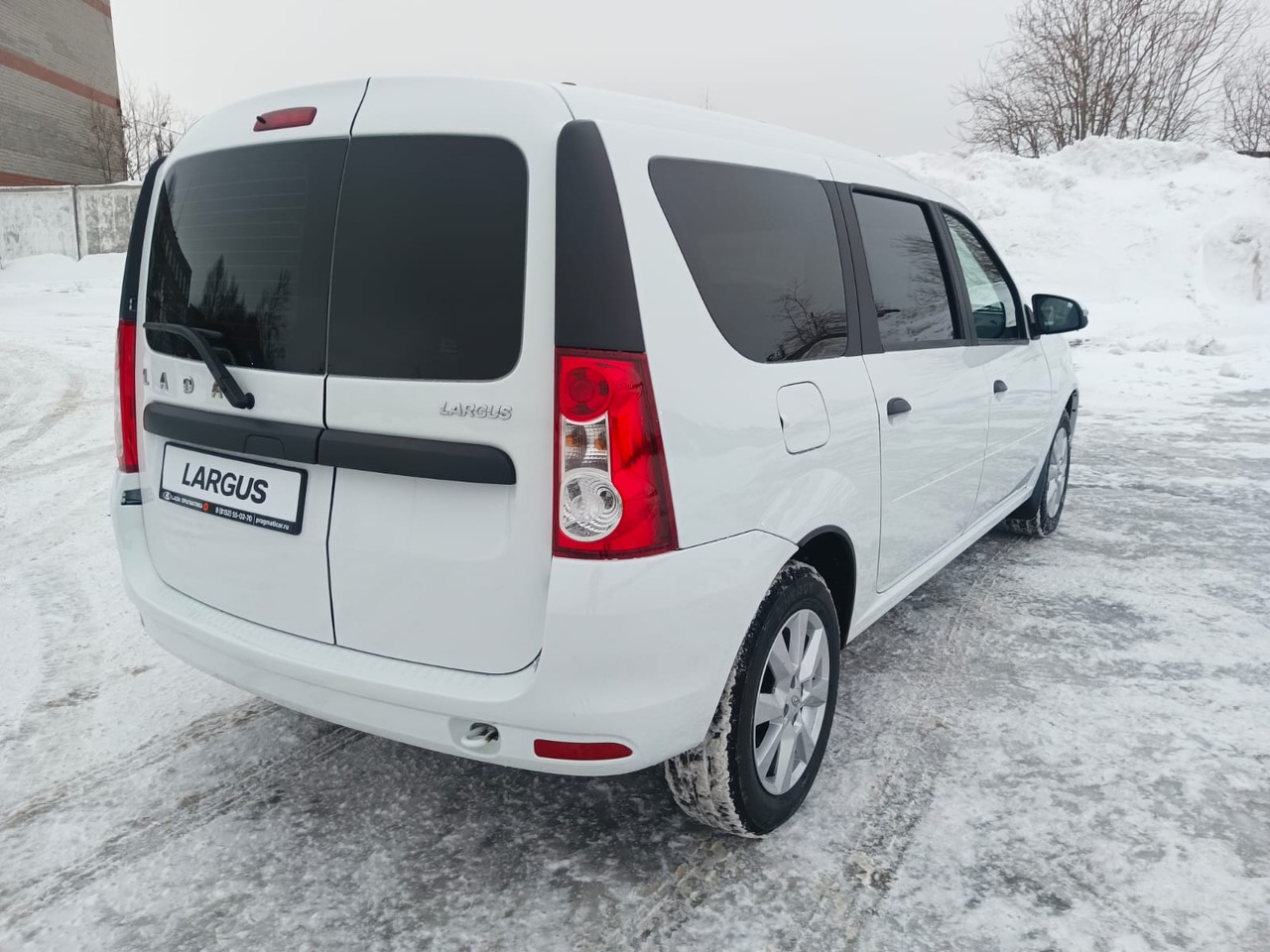 Легковой автотранспорт - LADA Largus 1.6 MT (90 л.с.)