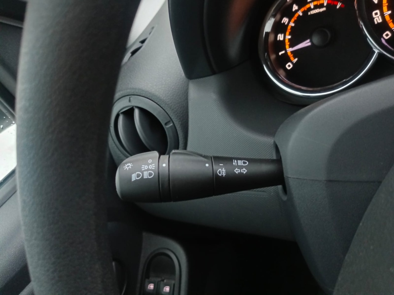 Легковой автотранспорт - LADA Largus 1.6 MT (90 л.с.)