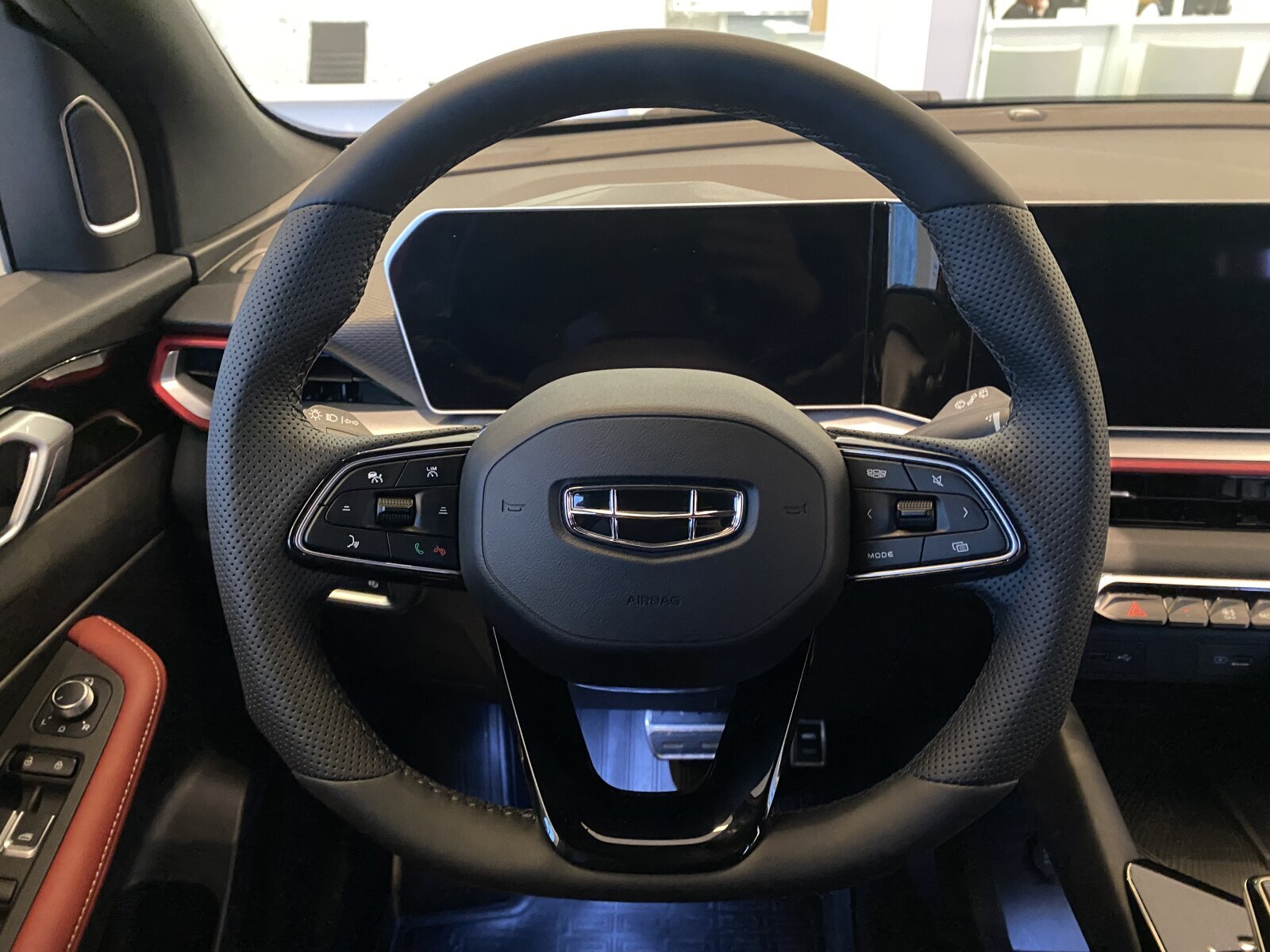 Легковой автотранспорт - GEELY Coolray 