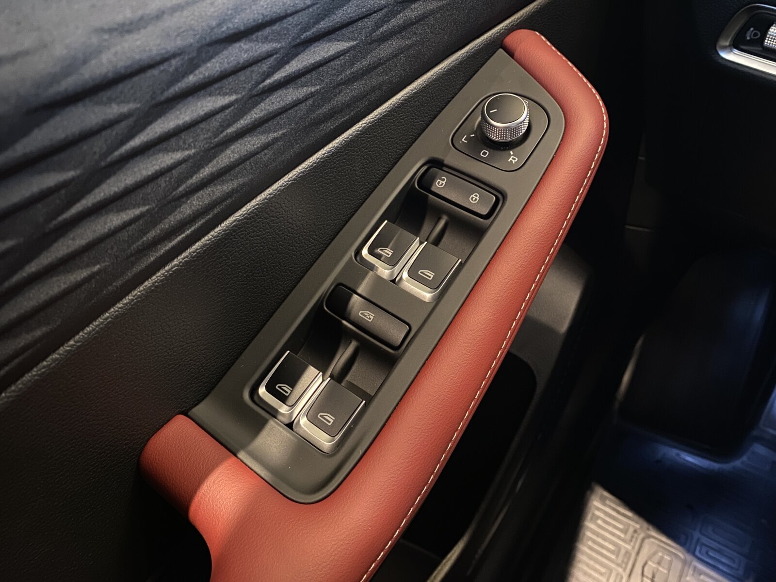 Легковой автотранспорт - GEELY Coolray 