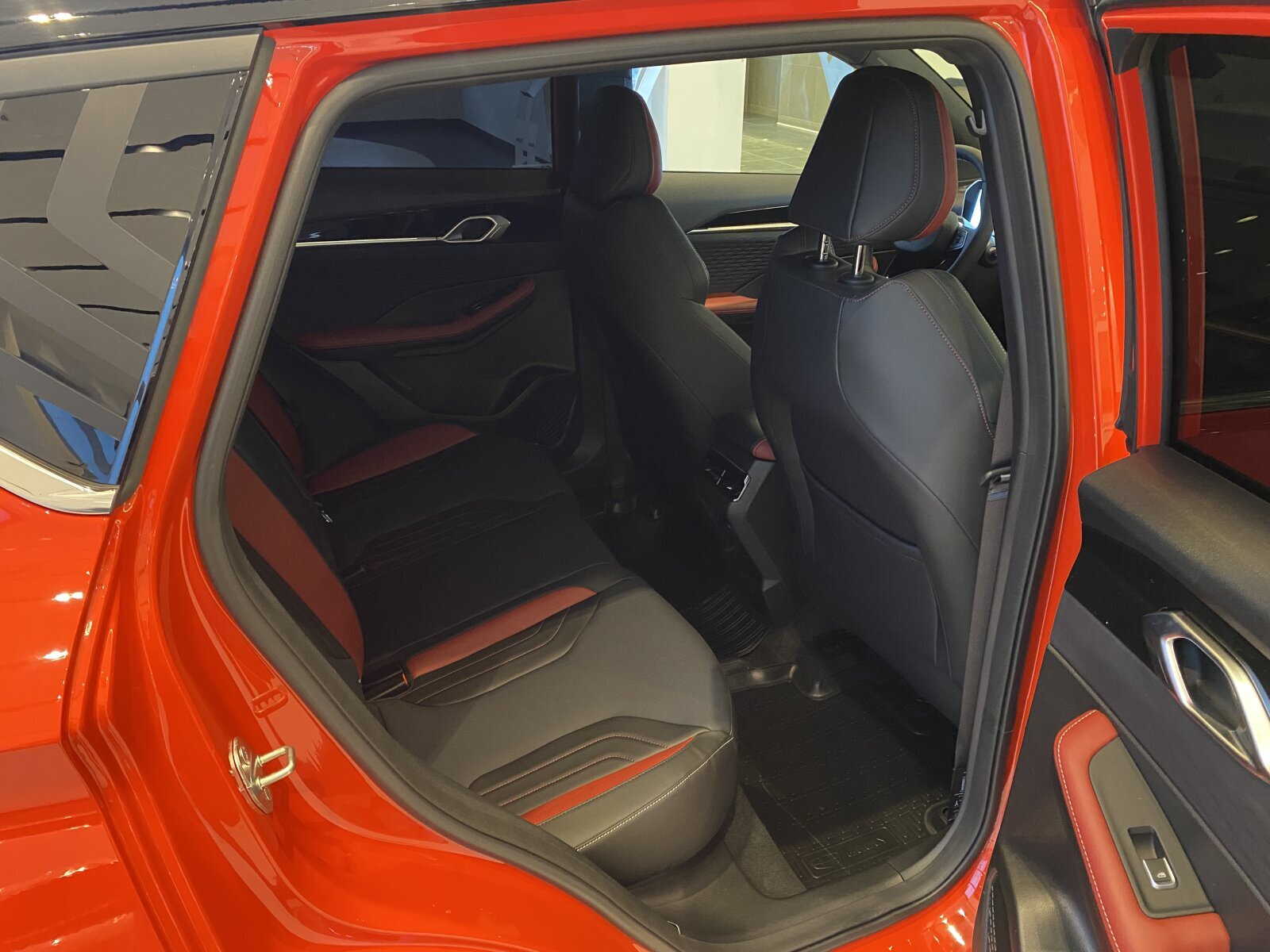 Легковой автотранспорт - GEELY Coolray 