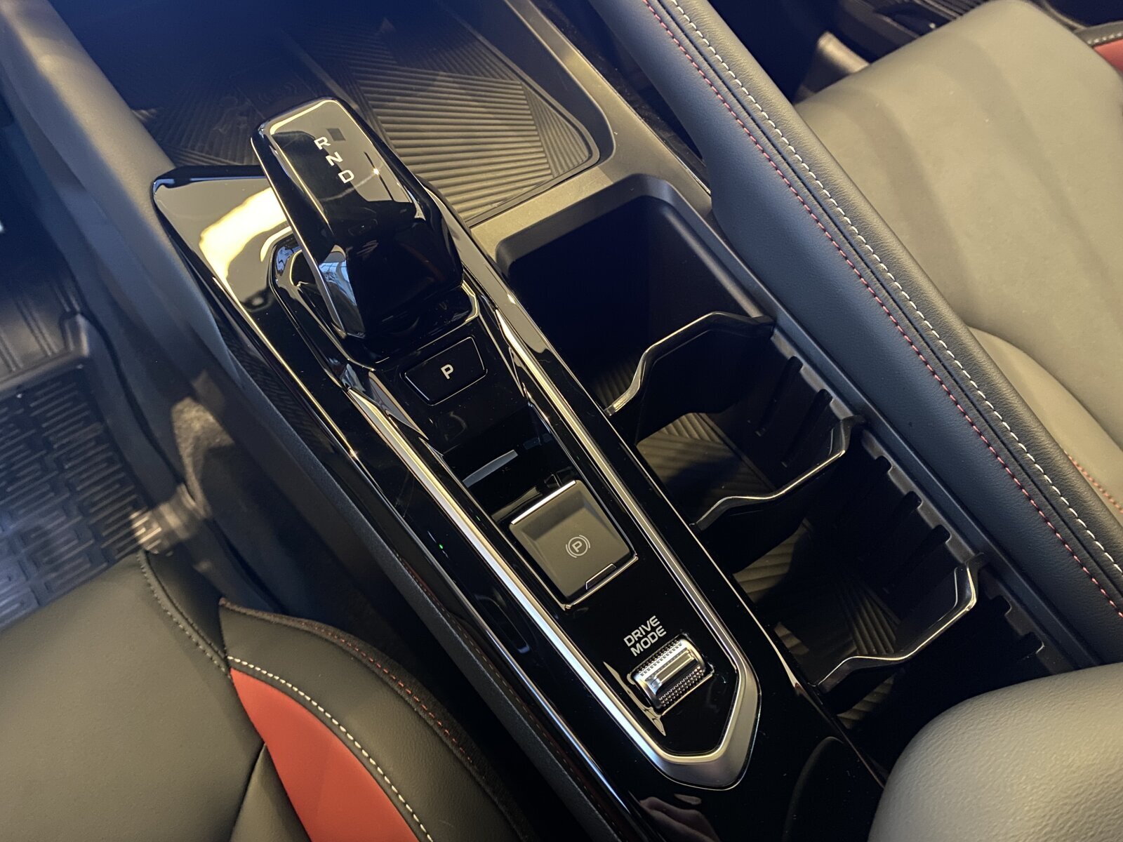 Легковой автотранспорт - GEELY Coolray 