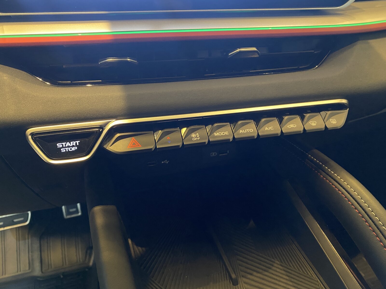 Легковой автотранспорт - GEELY Coolray 