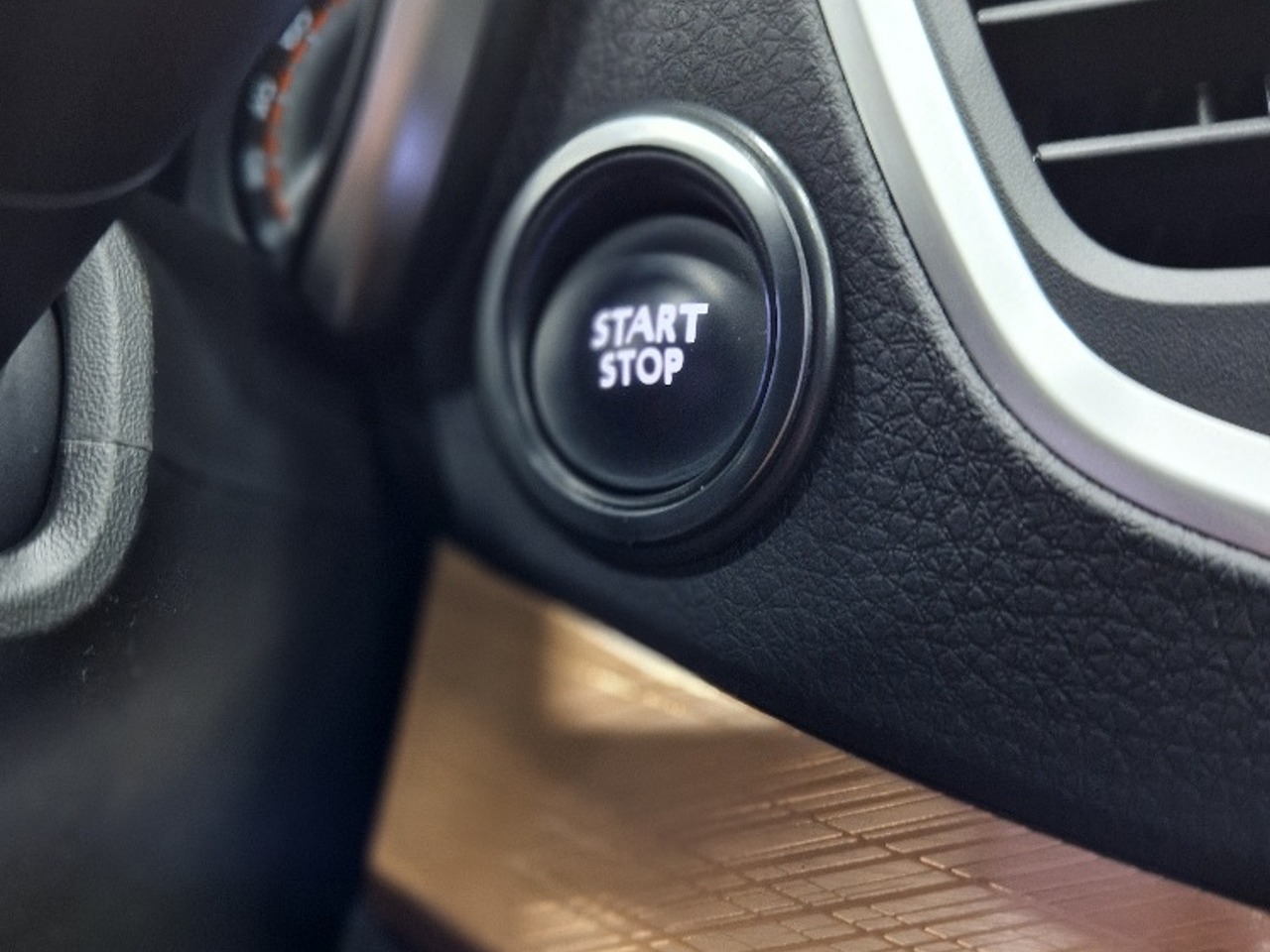 Легковой автотранспорт - LADA Vesta SW Cross 1.8 CVT (122 л.с.)