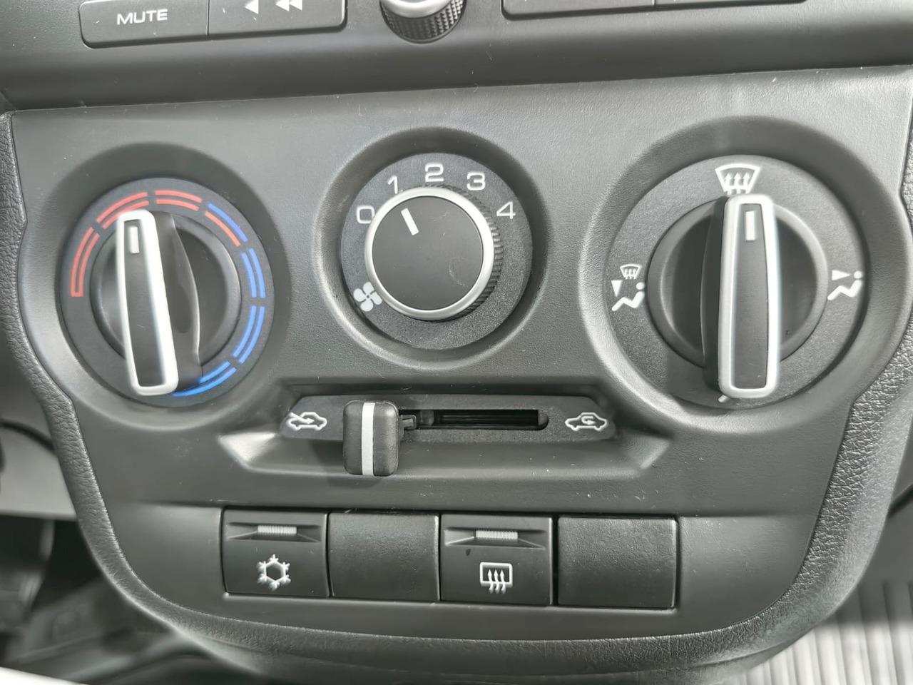 Легковой автотранспорт - LADA Granta 1.6 MT (106 л.с.)