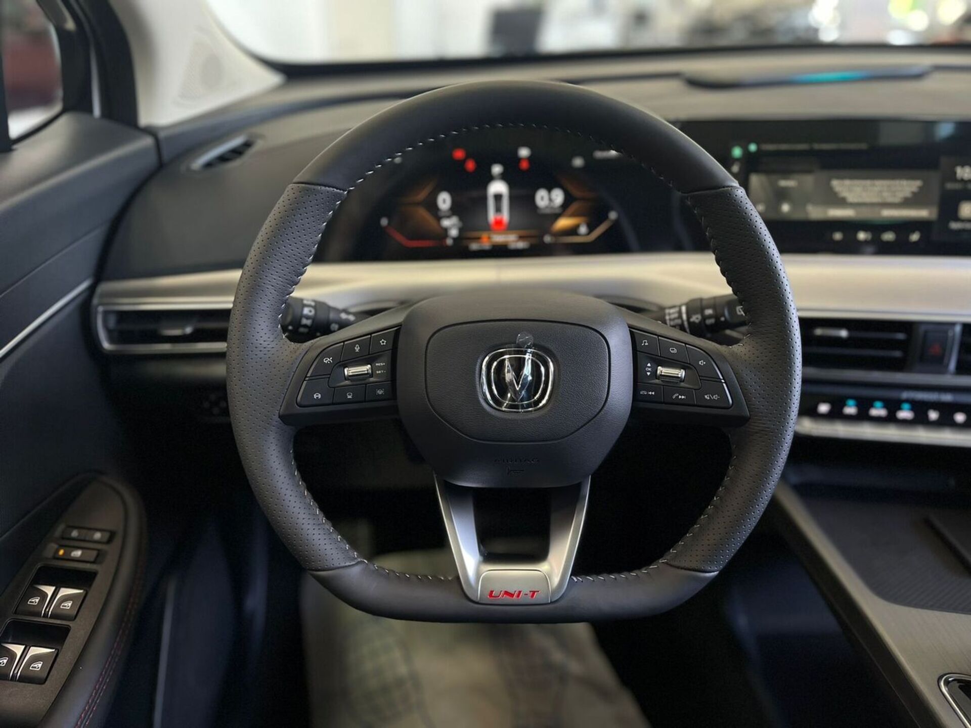 Легковой автотранспорт - CHANGAN UNI-T 1.5 AMT (167 л.с.)