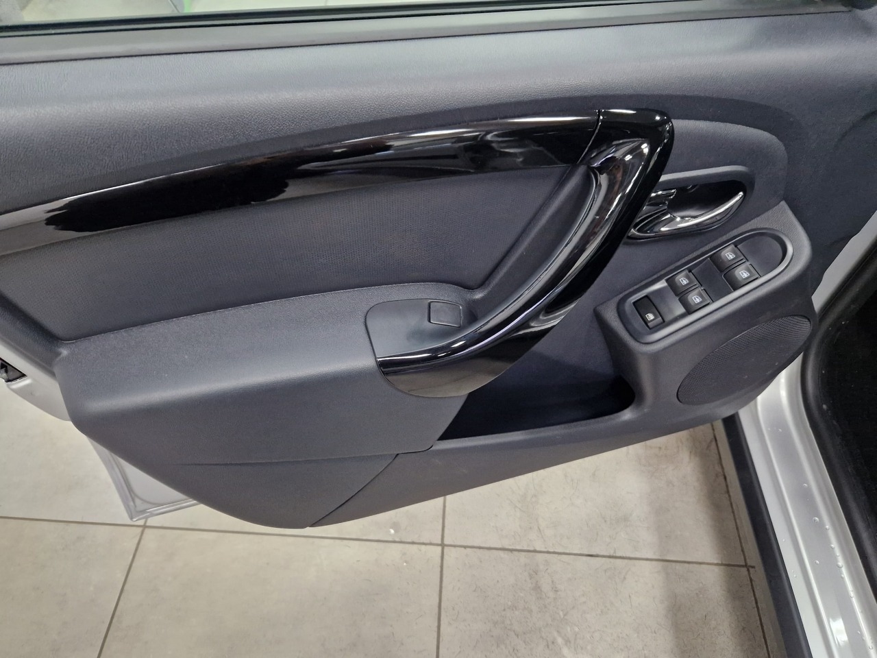 Легковой автотранспорт - LADA Largus Cross 1.6 MT (106 л.с.)