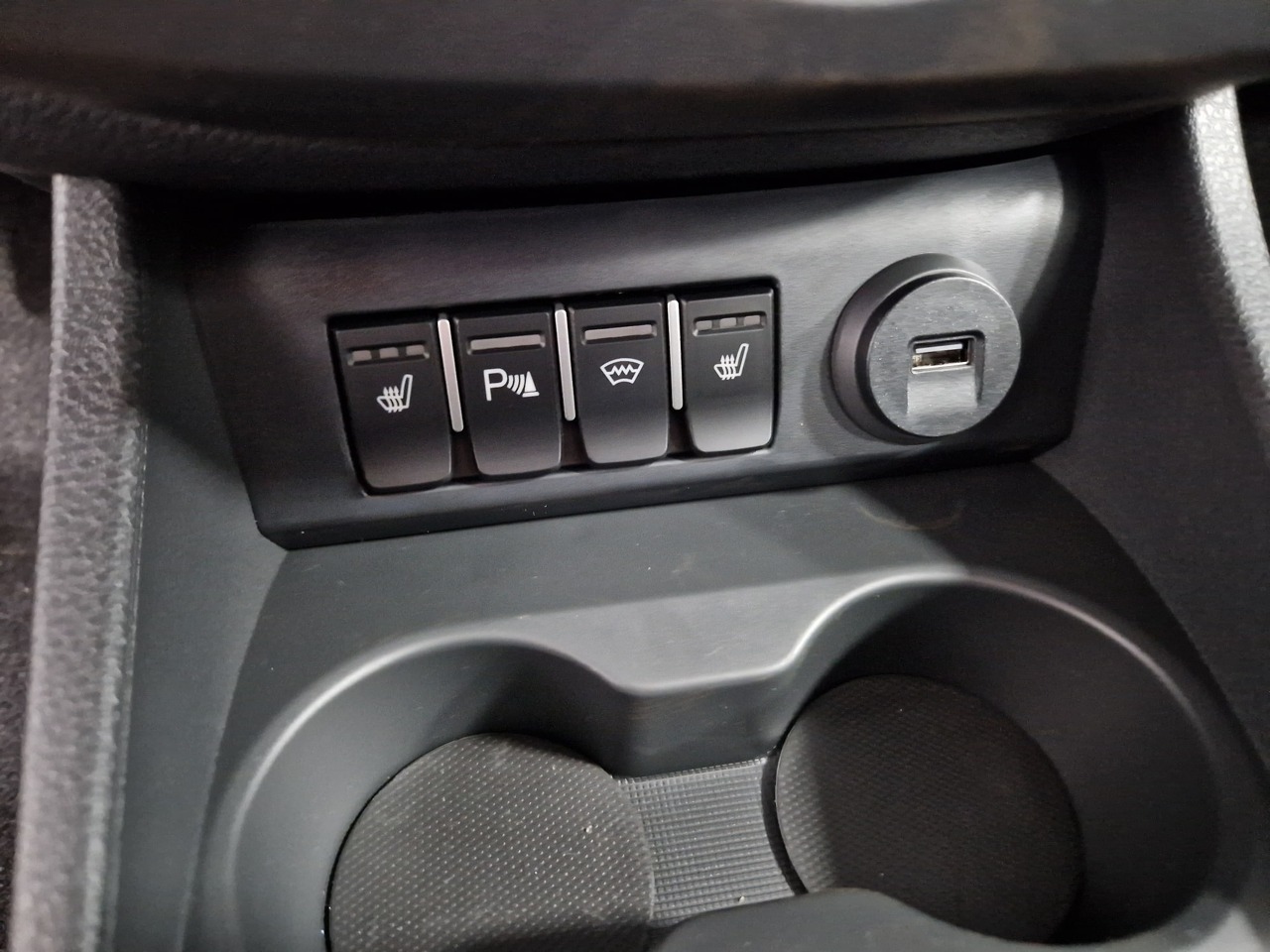 Легковой автотранспорт - LADA Largus Cross 1.6 MT (106 л.с.)