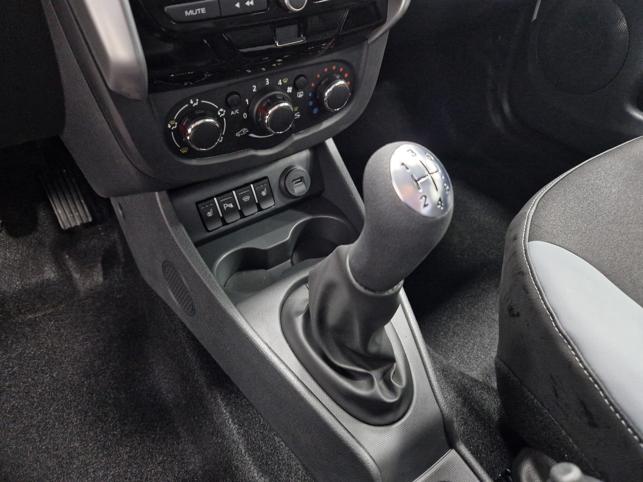 Легковой автотранспорт - LADA Largus Cross 1.6 MT (106 л.с.)