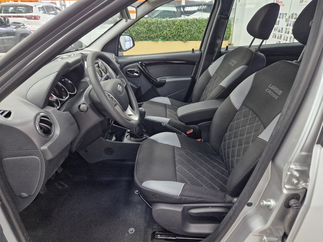 Легковой автотранспорт - LADA Largus Cross 1.6 MT (106 л.с.)