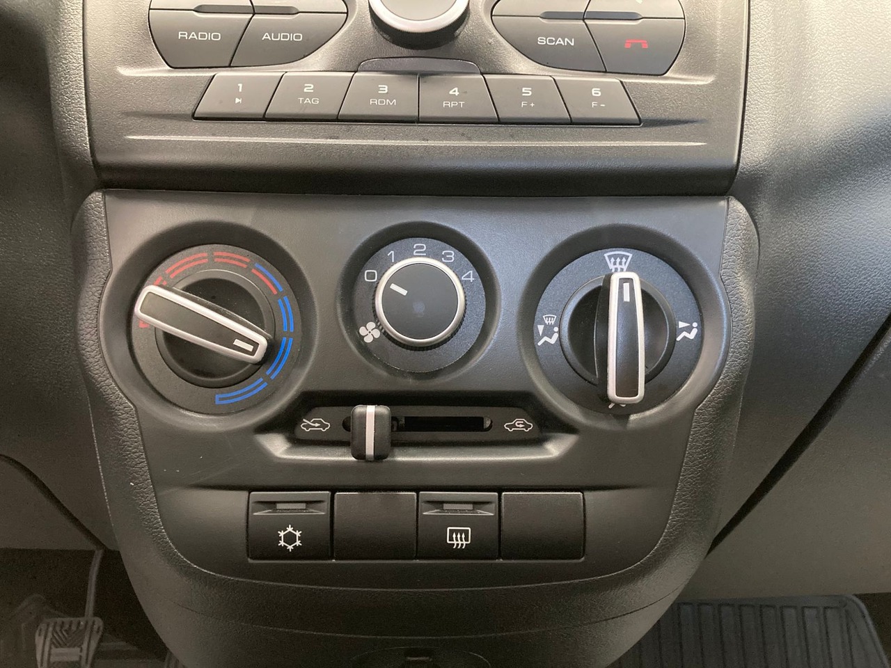 Легковой автотранспорт - LADA Granta 1.6 MT (90 л.с.)