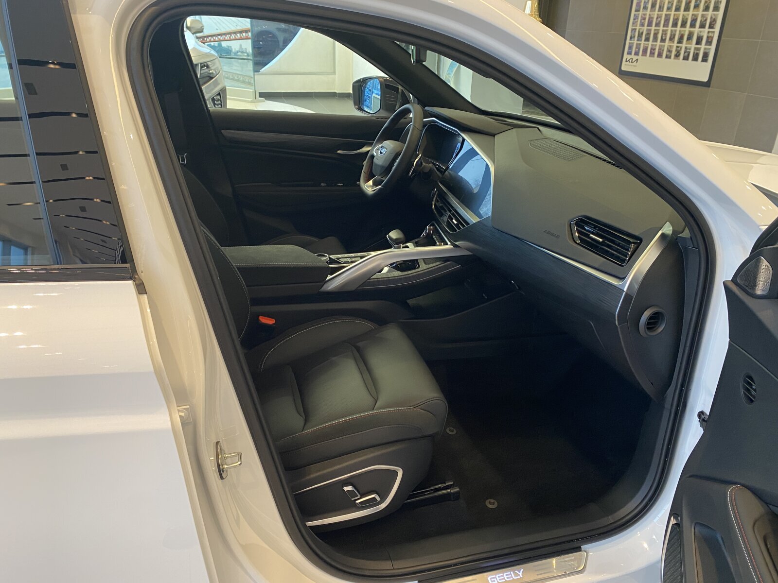 Легковой автотранспорт - GEELY Tugella 