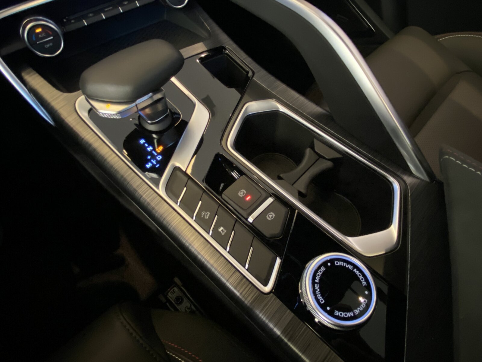 Легковой автотранспорт - GEELY Tugella 