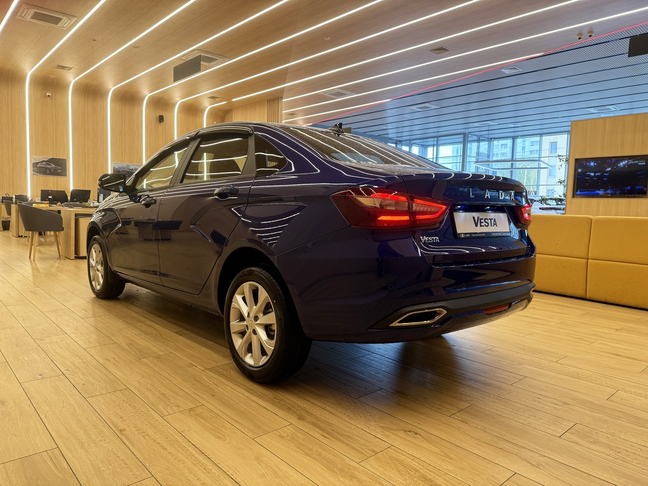 Легковой автотранспорт - LADA Vesta 1.8 CVT (122 л.с.)