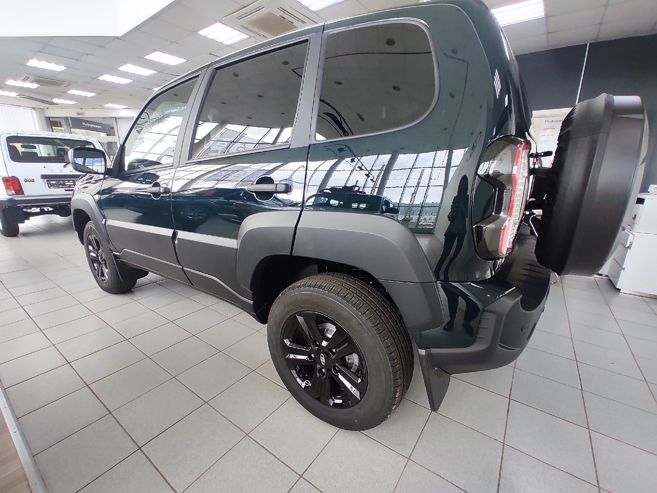 Легковой автотранспорт - Niva 1.7 MT (80 л.с.) 4WD