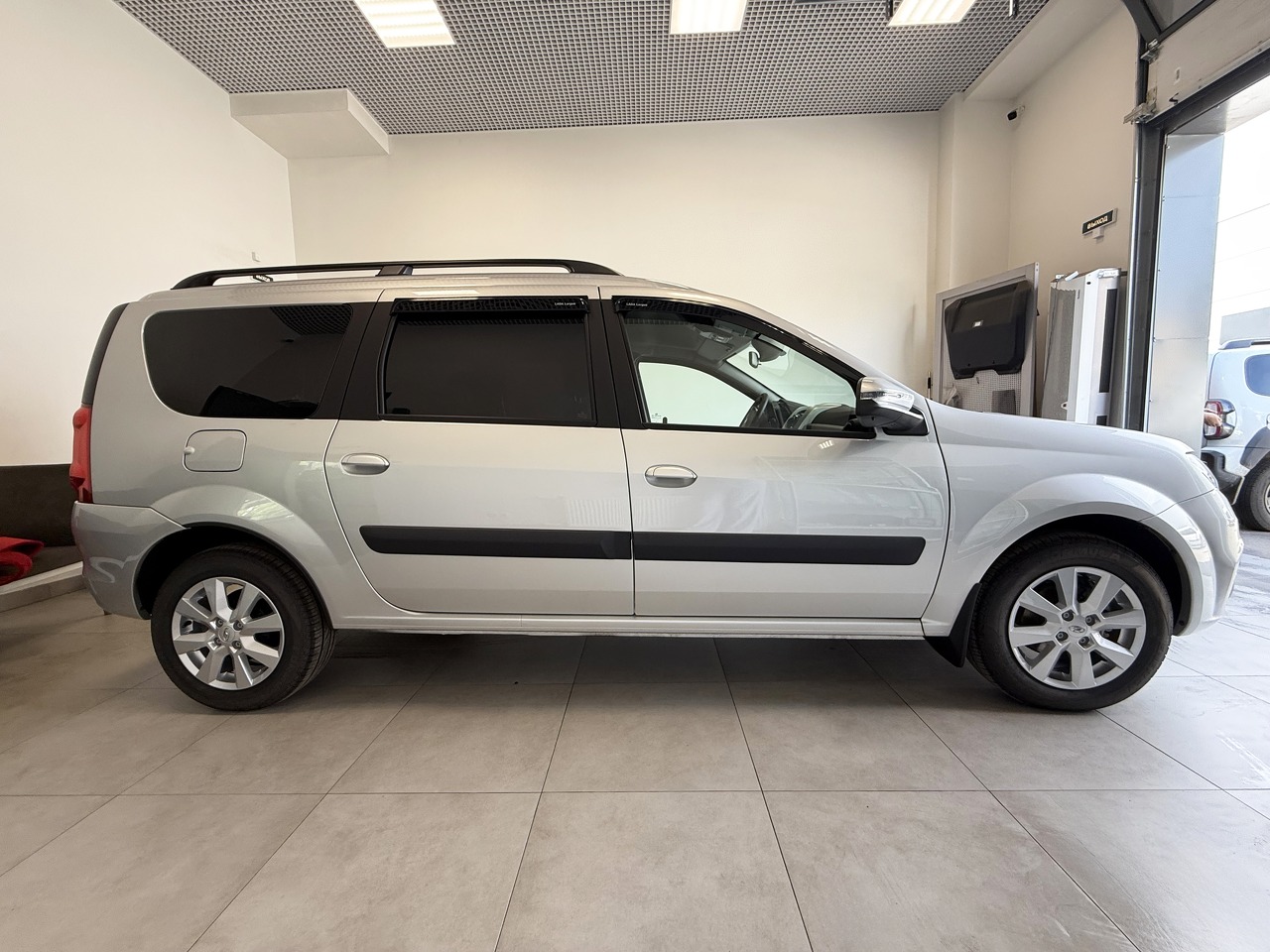 Легковой автотранспорт - LADA Largus 1.6 MT (106 л.с.)