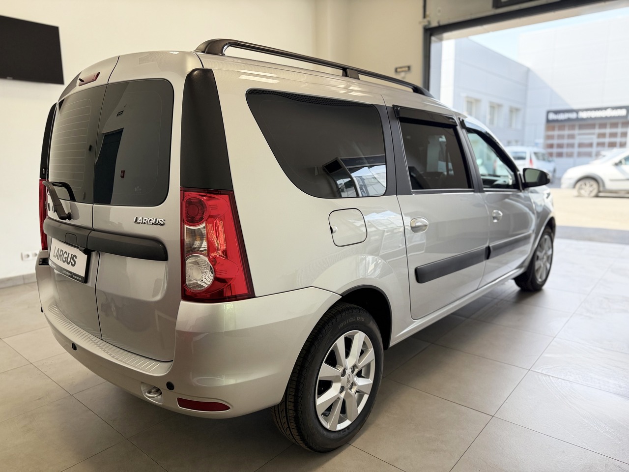 Легковой автотранспорт - LADA Largus 1.6 MT (106 л.с.)