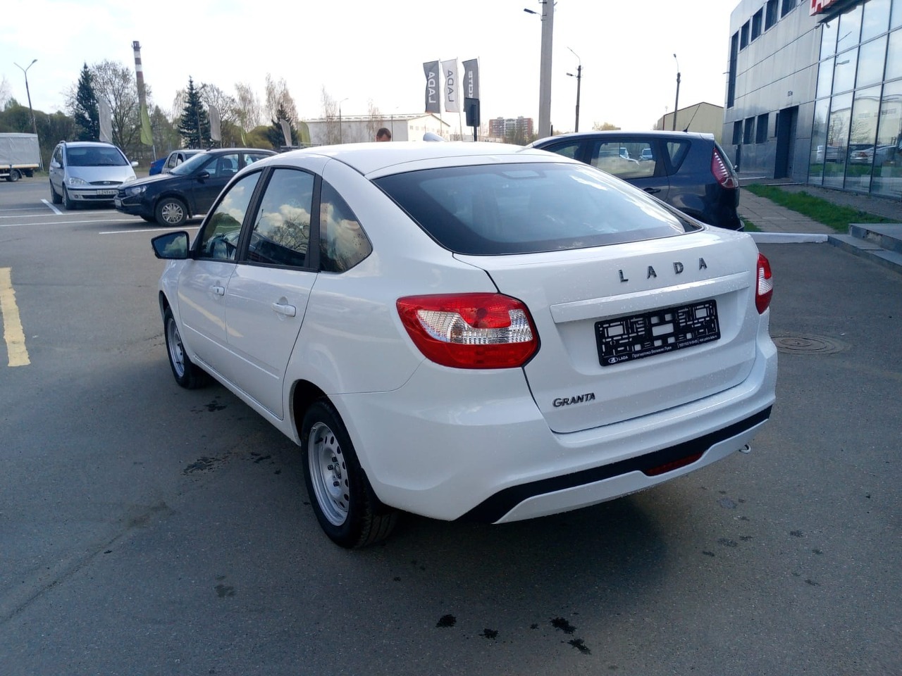 Легковой автотранспорт - LADA Granta 1.6 MT (106 л.с.)