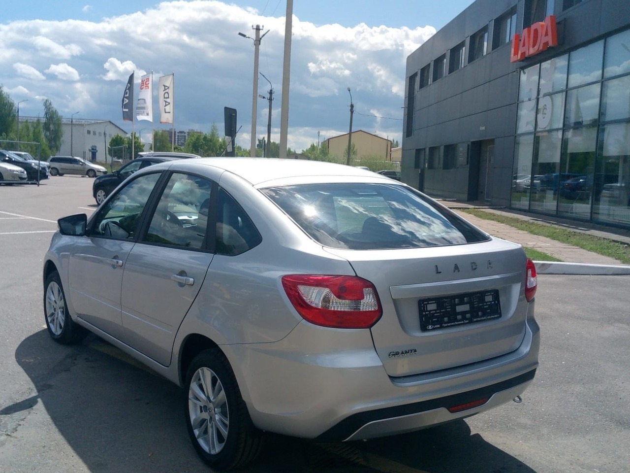 Легковой автотранспорт - LADA Granta 1.6 MT (90 л.с.)