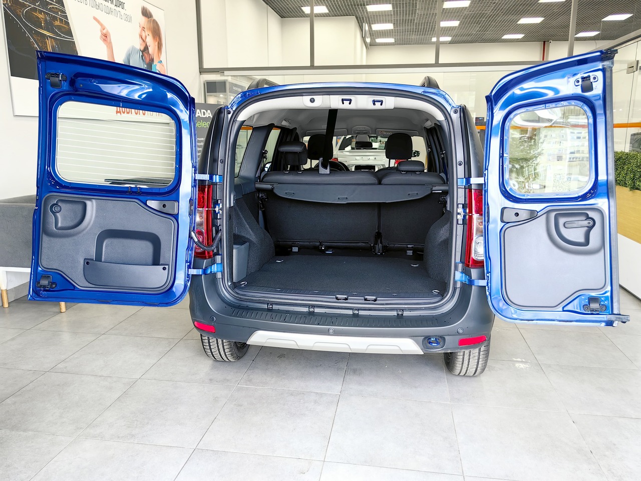 Легковой автотранспорт - LADA Largus Cross 1.6 MT (106 л.с.)